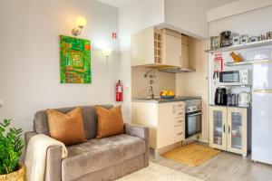 Nhà bếp/bếp nhỏ tại Lido Sunset, a Home in Madeira +15 ảnh