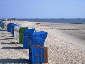 a row of beach chairs lined up on the beach at Ferienwohnung in Wyk-Boldixum auf Foehr in Boldixum