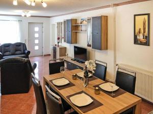 a living room with a table with chairs and a dining room at Schönes Ferienhaus mit Terrasse in Sommersdorf