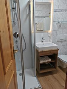 A bathroom at Appartement Gredler Martina