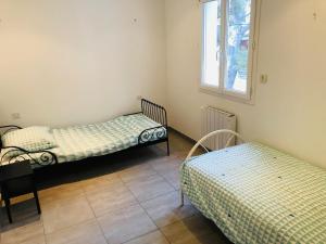 Ένα ή περισσότερα κρεβάτια σε δωμάτιο στο Loft à 500 m de la plage