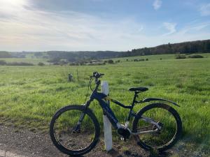 Radfahren an der Unterkunft Ritterstube - Eifelstuben mit Charme, Nähe See und Burg, außergewöhnlich, Vulkaneifel oder in der Nähe