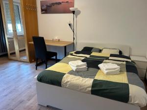 Postel nebo postele na pokoji v ubytování Chambre double chez Zhang