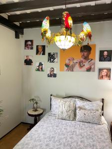 The Suites & Vintage Apartment at Casa Of Essence in heart of Old San Juan客房内的一张或多张床位