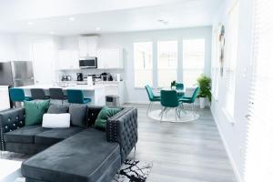 Η κουζίνα ή μικρή κουζίνα στο Luxurious 3BR Heartfelt Space in Dallas