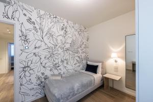 Postel nebo postele na pokoji v ubytování Trilocale Leonardo Treviglio Upper Stay