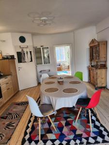 O bucătărie sau chicinetă la Spacious Urban Home l Self Checkin
