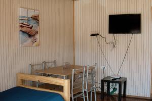 TV a/nebo společenská místnost v ubytování Cabañas en Dichato frente a la playa