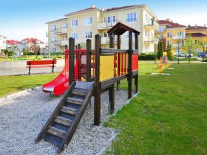 Herní místnost nebo prostor pro děti v ubytování Apartment in Grzybowo near Beach & Cycle Path + 18 fotografií