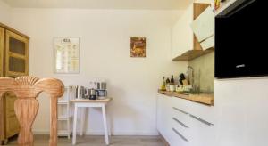 a kitchen with a table and two chairs and a counter at Traumurlaub in Sicht! 77qm Familiendomizil in Münstertal
