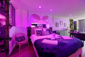 Postel nebo postele na pokoji v ubytování L'Inséparable - Jacuzzi - Terrasse - Parking - Vélos