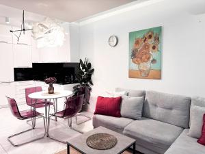 Posedenie v ubytovaní Main Station&Old Town Suites by Inpoint