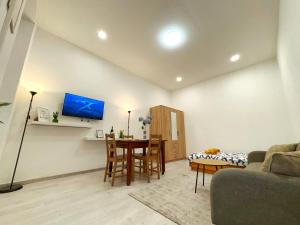 Kuchyňa alebo kuchynka v ubytovaní Central Private Apartment-7pax