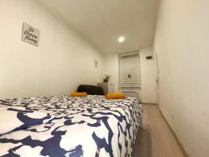 Posteľ alebo postele v izbe v ubytovaní Central Private Apartment-7pax