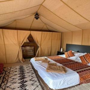 Postel nebo postele na pokoji v ubytování Magnifique Luxury Camp
