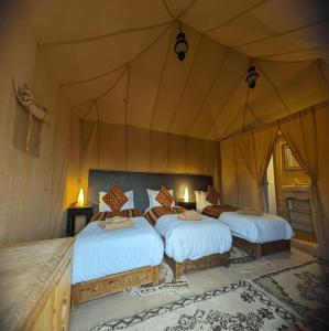 Postel nebo postele na pokoji v ubytování Magnifique Luxury Camp