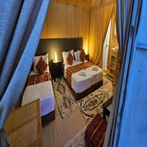 Postel nebo postele na pokoji v ubytování Magnifique Luxury Camp