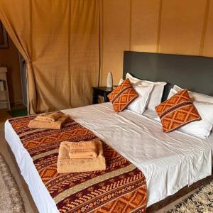 Postel nebo postele na pokoji v ubytování Magnifique Luxury Camp