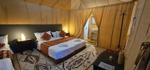 Postel nebo postele na pokoji v ubytování Magnifique Luxury Camp