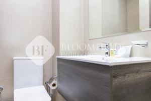 Ένα μπάνιο στο Bloomfields Stylish 2Br in Rukan +8 φωτογραφίες