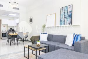 Χώρος καθιστικού στο Bloomfields Stylish 2Br in Rukan