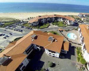 an aerial view of a resort with the beach at Appartement HOSSEGOR plage SUD Classé 3 étoiles in Soorts-Hossegor