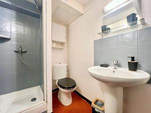 Ένα μπάνιο στο La Forgia - Centre Historique, Duplex, Clim, 2 personnes +47 φωτογραφίες