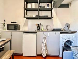 Η κουζίνα ή μικρή κουζίνα στο La Forgia - Centre Historique, Duplex, Clim, 2 personnes
