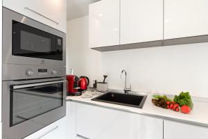 Cucina o angolo cottura di Red View Apartment - Happy Rentals