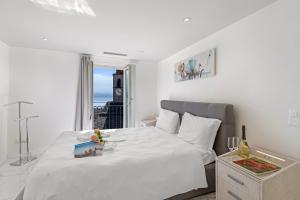 Letto o letti in una camera di Red View Apartment - Happy Rentals