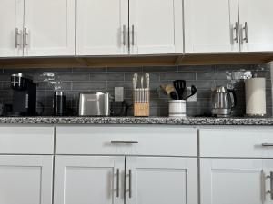 Kuchyň nebo kuchyňský kout v ubytování Urban Retreat 2BR Near Downtown