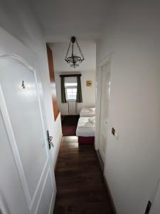 Postel nebo postele na pokoji v ubytování Guesthouse Yildiz