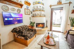 TV a/nebo společenská místnost v ubytování Skyrian Living