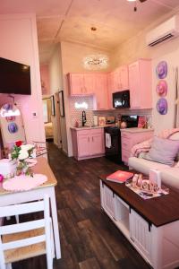 Η κουζίνα ή μικρή κουζίνα στο Dolly's Place 6260