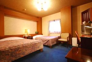 Royal Hotel tesisinde bir odada yatak veya yataklar