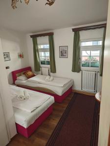 Postel nebo postele na pokoji v ubytování Guesthouse Yildiz