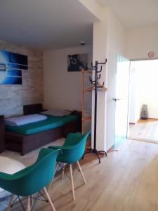Η κουζίνα ή μικρή κουζίνα στο Virginie Apartments - großzügige 145 qm mit Balkon und Parkplatz
