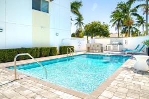 Bazén v ubytování Beachside Modern 2BR 2BA nebo v jeho okolí