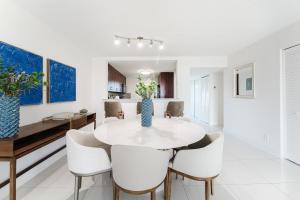Posezení v ubytování Beachside Modern 2BR 2BA