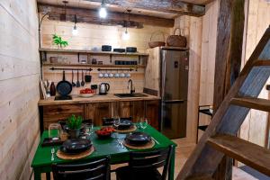 Photo de la galerie de l'établissement BESKID NISKI Dębowy Przysiółek pod Cieklinką - Siedlisko na wyłączność DWA DOMKI, à Cieklin 39 autres photos