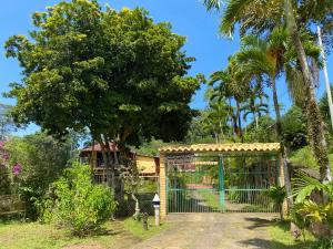 San PedroManantial的树屋前的大门