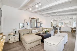 Χώρος καθιστικού στο 3690 Carlsbad Boulevard - Unit A