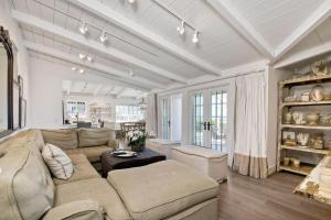 Χώρος καθιστικού στο 3690 Carlsbad Boulevard - Unit A