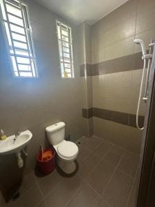 Ванная комната в Cassa Vistana Homestay Alor - Langgar near HSB +29 фотографий