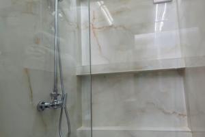 Uma casa de banho em Hotel Garni Ideal