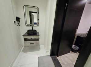 Baðherbergi á شقة بنظام فيلا مستقلة بالكورنيشapartment with villa system