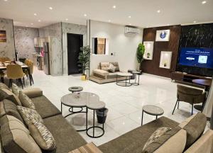 Setusvæði á شقة بنظام فيلا مستقلة بالكورنيشapartment with villa system