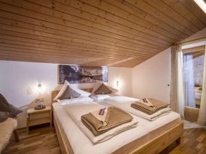 Posteľ alebo postele v izbe v ubytovaní Landhaus Alpbach A Scenic Retreat