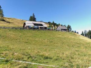 Un paisaje natural cerca del chalet de montaña