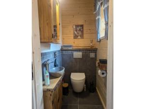 Un baño de Hut in Bad St Leonhard with barbecue